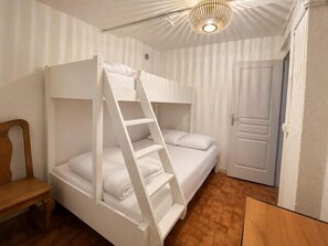 Room - Apartment with harbor view and swimming pool (La Rochelle)