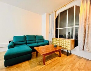 Living area - Apartment with harbor view and swimming pool (La Rochelle)