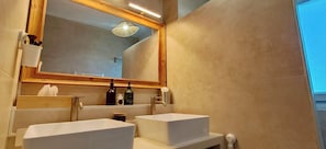 A modern bathroom with two sinks, a large mirror, and a ceiling light. - Bright apartment with a view in Saint-Raphaël (Saint-Raphaël)