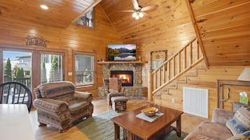 Cabin, Multiple Beds, Fireplace, Mountain View (Lazy Bear Retreat) | Living area