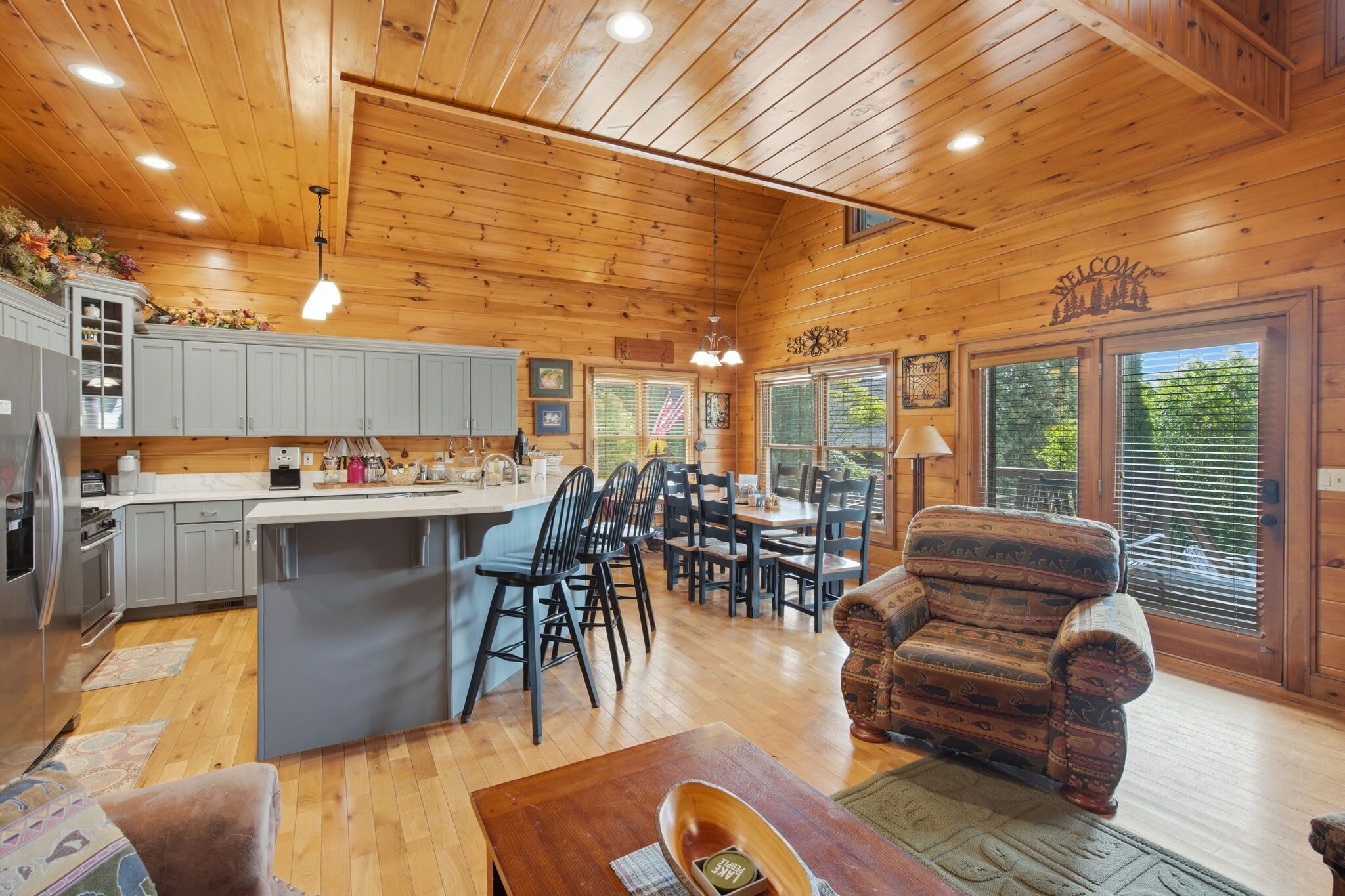 Cabin, Multiple Beds, Fireplace, Mountain View (Lazy Bear Retreat) | Private kitchen