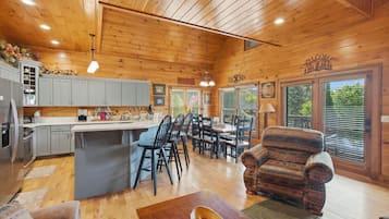 Cabin, Multiple Beds, Fireplace, Mountain View (Lazy Bear Retreat) | Private kitchen