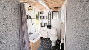 Cottage, Partial Lake View, Beachfront | Bathroom - Beachhouse Syðrugøta (Syðrugøta)