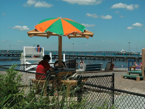 Perfect 5-bedroom apartment with AC in charming Seaside Park