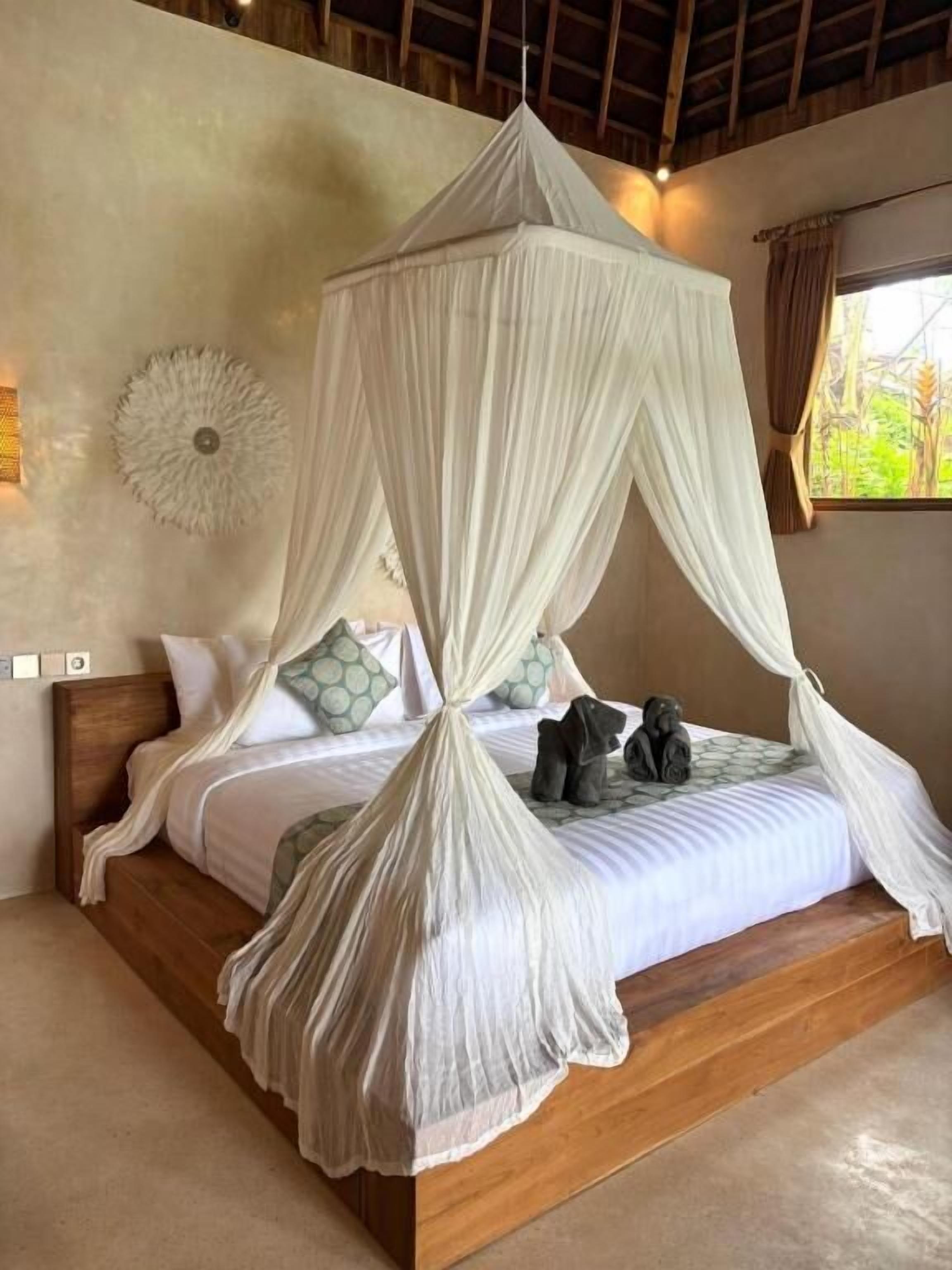In-room safe, free WiFi, bed sheets