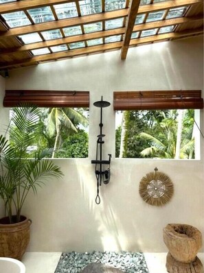 Deluxe Bungalow, 1 Bedroom, Terrace, Garden View | Bathroom - Villas Mandarines Ubud (Ubud)