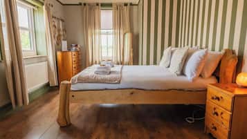 5 quartos, ferros/tábuas de passar roupa, Wi-Fi, roupa de cama