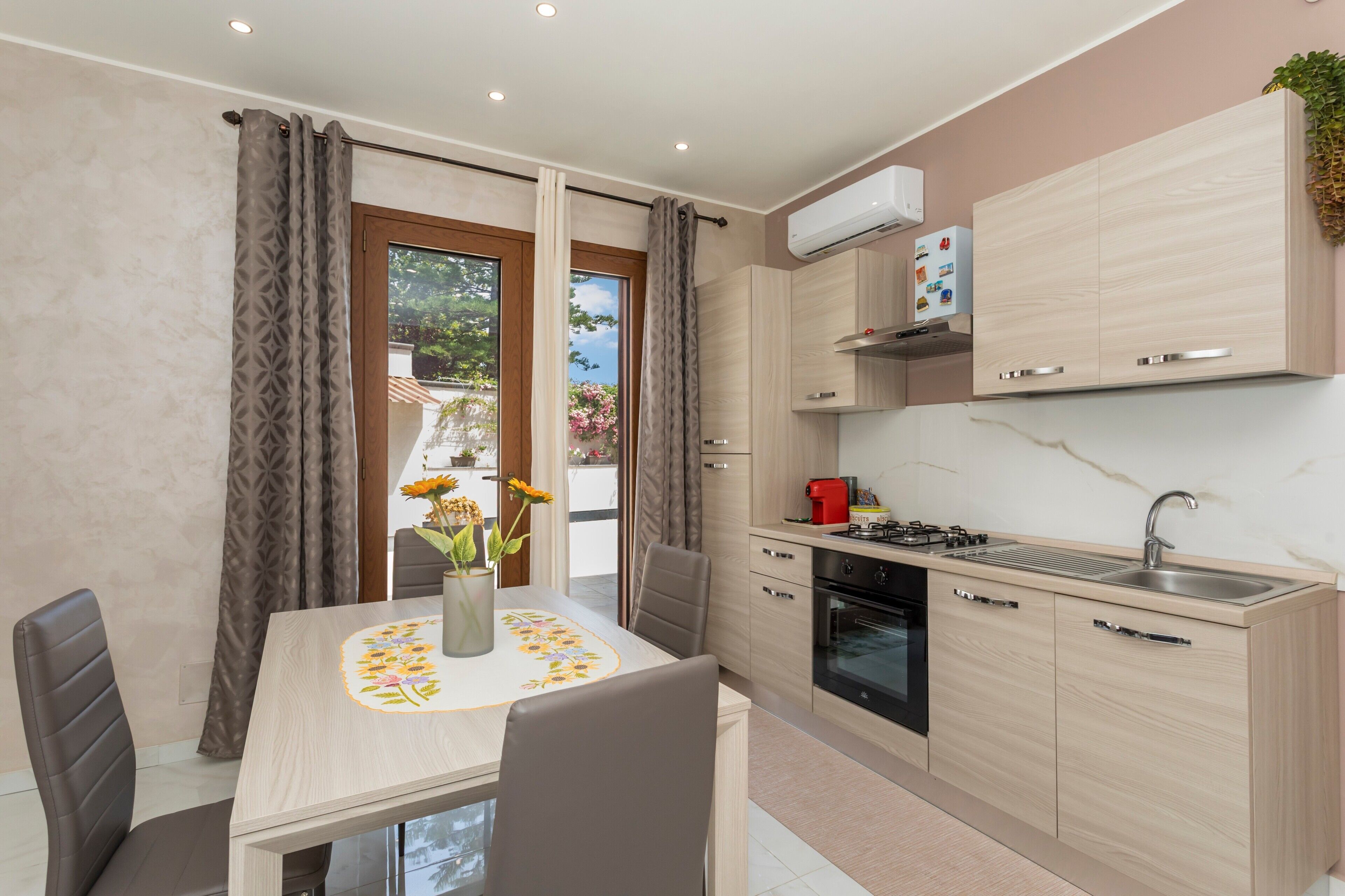 Fridge, oven, stovetop, coffee/tea maker