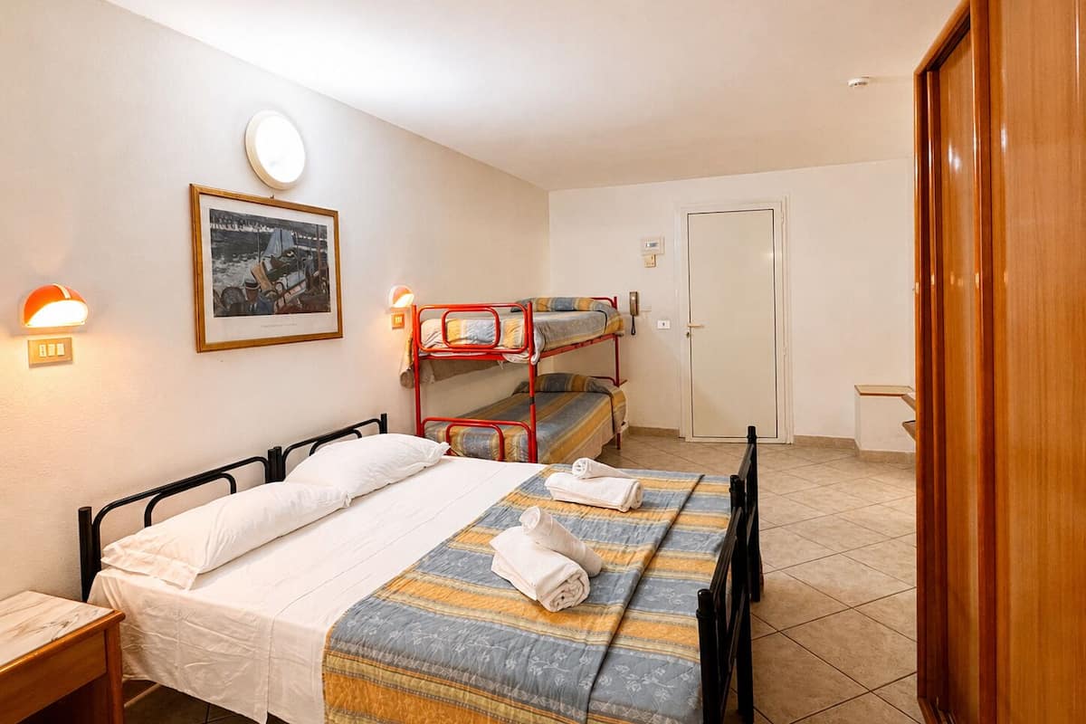 Economy Quadruple Room | WiFi (free), bed sheets
