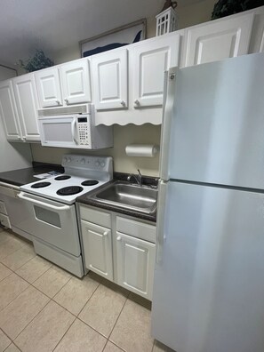 Private kitchen - Enjoyable Beachside unit 41st Street in Ocean City, MD. (Ocean City)
