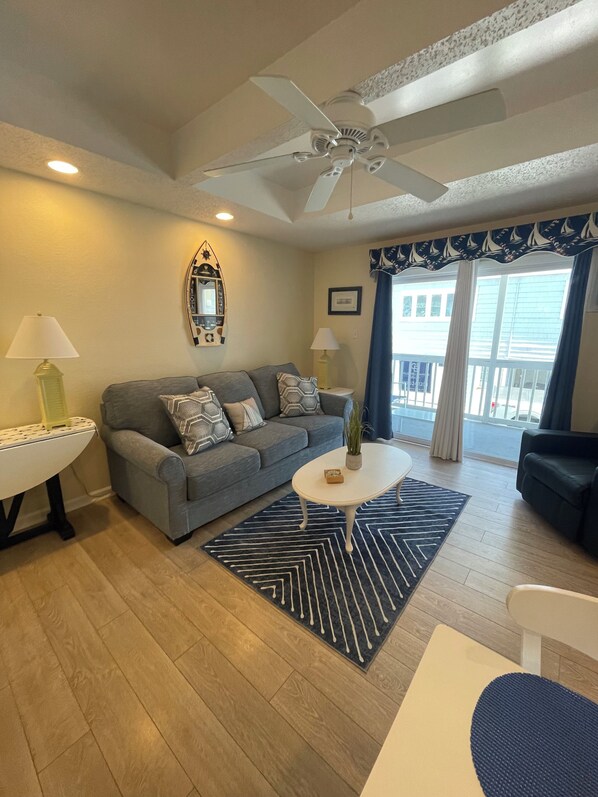Living area - Enjoyable Beachside unit 41st Street in Ocean City, MD. (Ocean City)