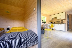 Nhà | 2 phòng ngủ, trang bị nội thất với thiết kế riêng biệt, bộ trải giường 
