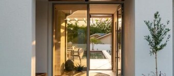 Luxurious Franschhoek Villa With 3 Bedrooms, 4 Bathrooms, Mountain Views