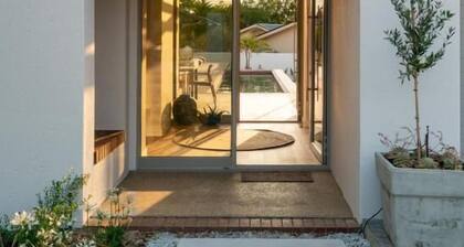 Luxurious Franschhoek Villa With 3 Bedrooms, 4 Bathrooms, Mountain Views