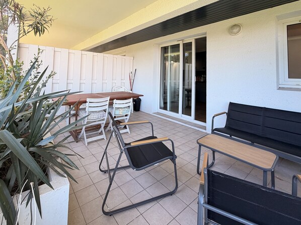 Outdoor dining - Charming studio 4 pers Swimming pool Residence Parking (Guéthary)