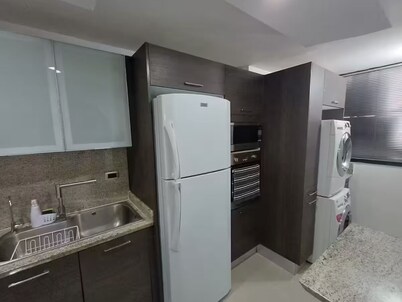 Luminoso&Moderno Apto. en MCY-Base Aragua con WIFI