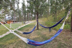 Property grounds - Duck Pond Room, kitchenette, Restmore Inn, 2 miles to Hill City (Custer)