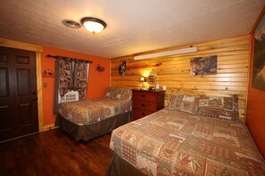 Room - Duck Pond Room, kitchenette, Restmore Inn, 2 miles to Hill City (Custer)