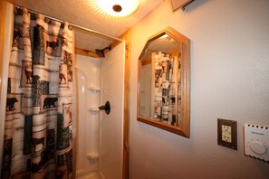 Interior - Duck Pond Room, kitchenette, Restmore Inn, 2 miles to Hill City (Custer)
