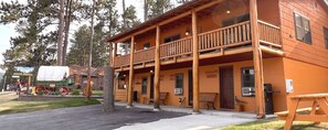 Exterior - Duck Pond Room, kitchenette, Restmore Inn, 2 miles to Hill City (Custer)