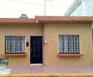 Front of property - Casa 5 de Mayo (Linares)