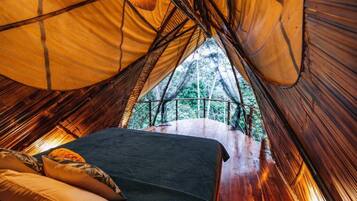 Design Bungalow, 1 Queen Bed, Balcony, Garden View | Premium bedding, individually decorated, laptop workspace, free WiFi