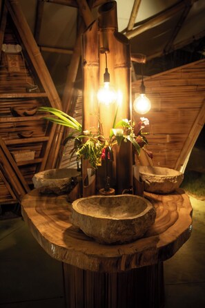 Shared bathroom - Qasa boutique Hotel & Retreats (Baru)
