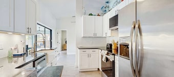 Port Charlotte Oasis Private Pool Home with Spacious Kitchen