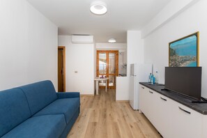 TV - Apartment 'Paradise Residence 1' with Sea View, Wi-Fi and Air Conditioning (Sant'Alessio Village)