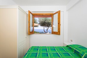 WiFi, bed sheets - Apartment 'Paradise Residence 1' with Sea View, Wi-Fi and Air Conditioning (Sant'Alessio Village)