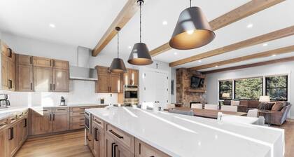 4 Bdrm, Luxury Townhome w/ Private Hot Tub, one of River Run's newest complexes