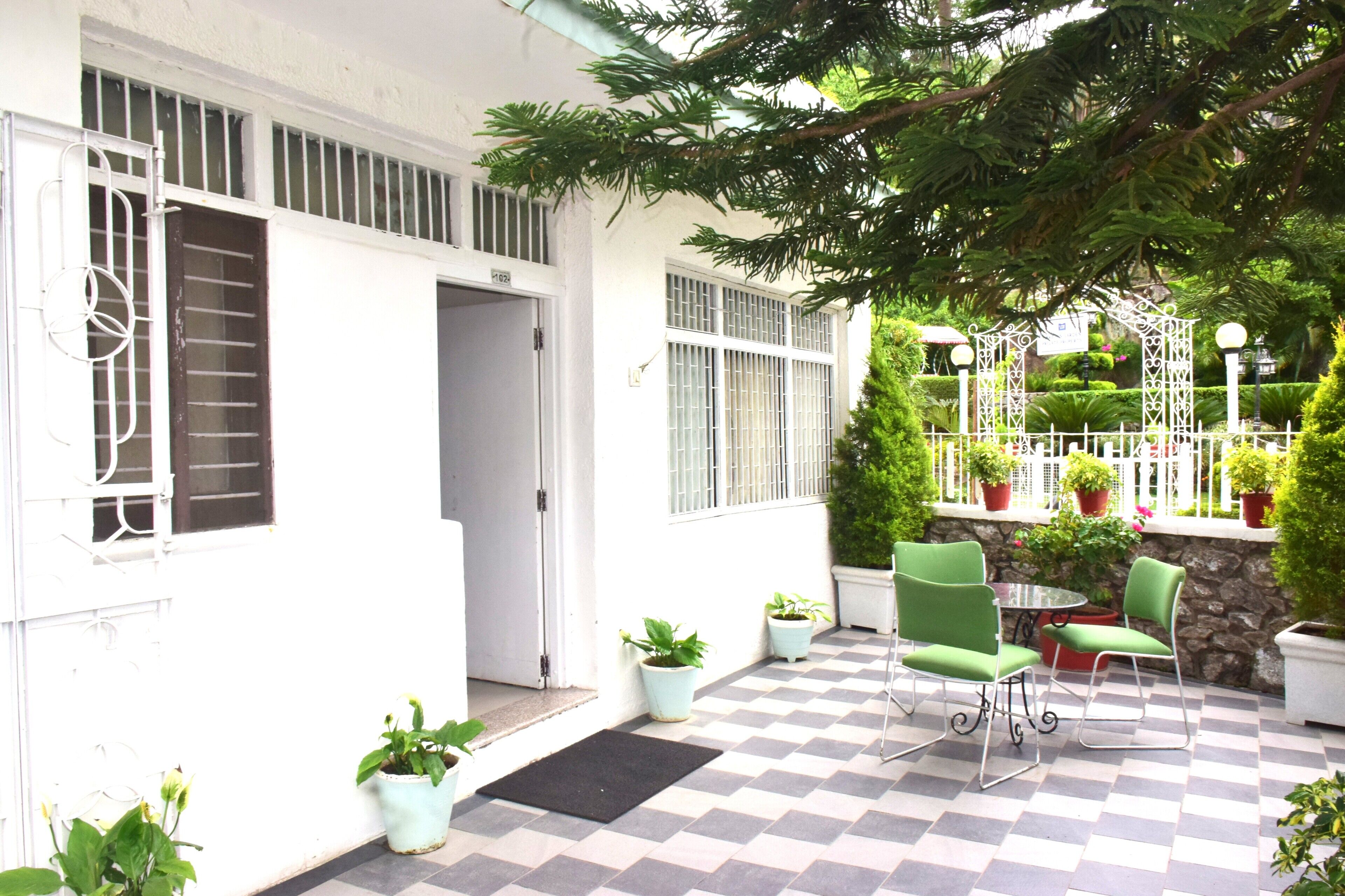 Deluxe Triple Room | Outdoor dining