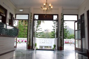 Lobby - LAKE INN (Mount Abu)