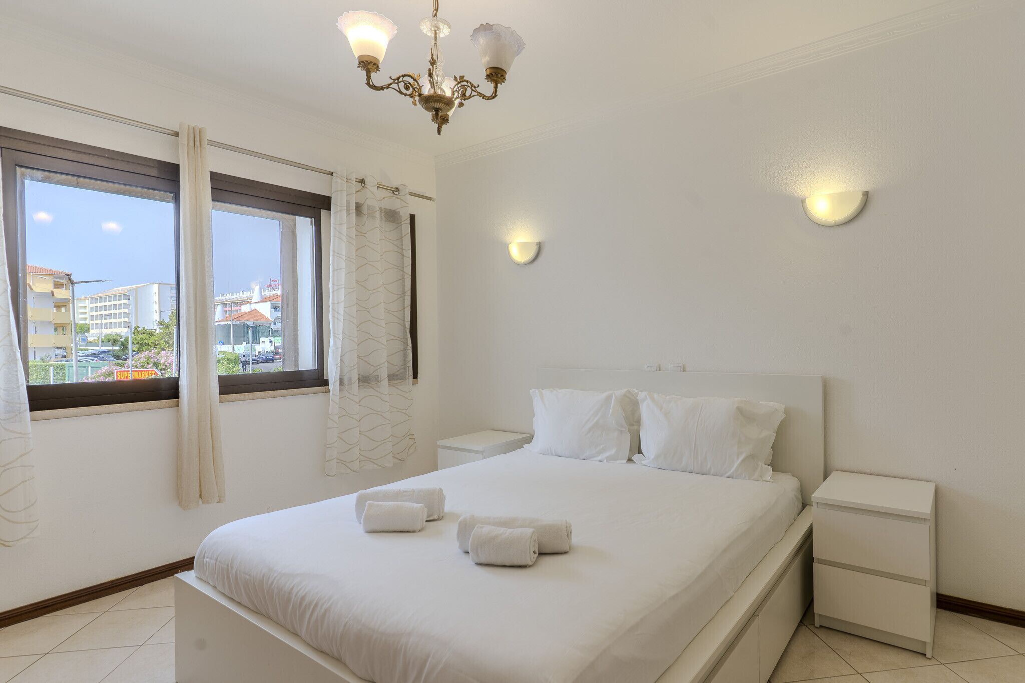 1 habitación, tabla de planchar con plancha, wifi gratis y ropa de cama 