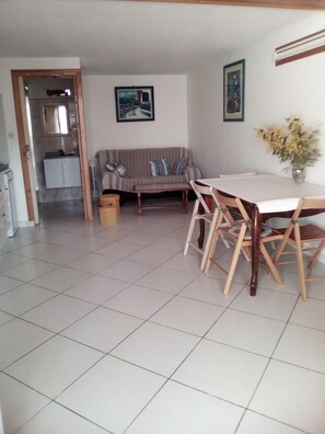 Smart TV - air-conditioned house 800 m'walk from the beach (Port-la-Nouvelle)