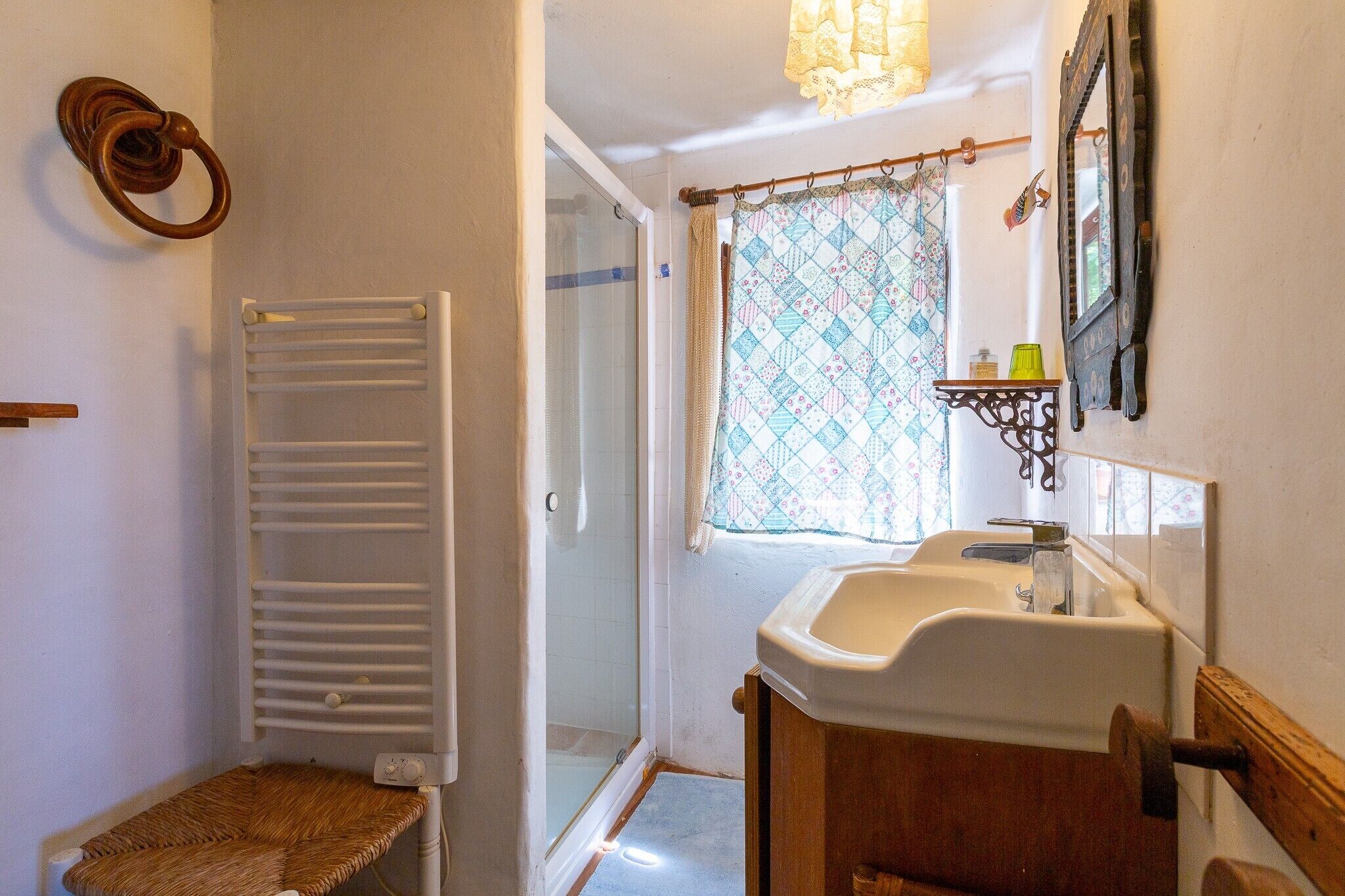 Shower, towels