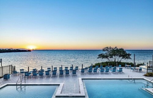 Stylish Tampa Getaway | Airport, Stadiums & Beaches