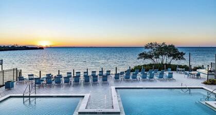 Stylish Tampa Getaway | Airport, Stadiums & Beaches