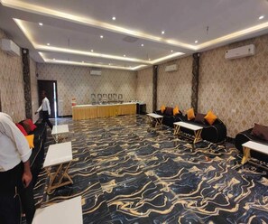 Hus | Lobby