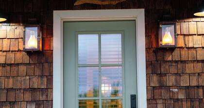 The Springs•Luxury 4BR Cabin Retreat on a Natural Spring, pet-friendly!