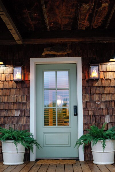 The Springs•Luxury 4BR Cabin Retreat on a Natural Spring, pet-friendly!