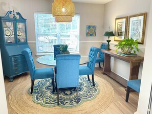 Dining - Cozy eclectic 3-bedroom cottage in the heart of Holly Springs (Holly Springs)