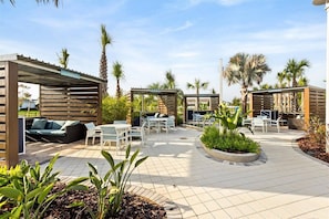 Outdoor dining - 10 BD/ 8 BA Windsor Cay (1015 CR) (Clermont)