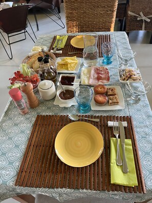 Petit déjeuner continental compris tous les jours