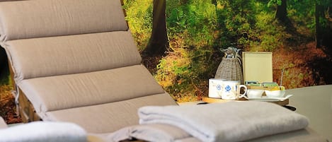 Sauna, hot tub, steam room, massages