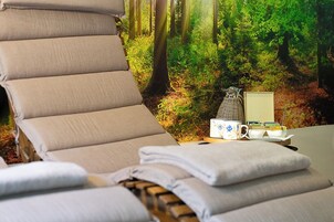 Un sauna, una bañera de hidromasaje, baño turco, masajes