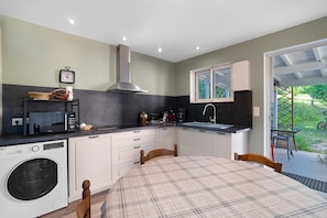 Fridge, microwave, stovetop, dishwasher