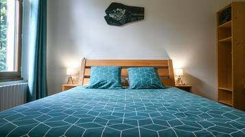 WiFi, bed sheets