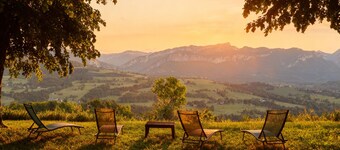 Bed and Breakfast 'L'attrape-rêves' with Mountain View, Shared Garden and Wi-Fi