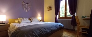 Room - Bed and Breakfast 'L'attrape-rêves' with Mountain View, Shared Garden and Wi-Fi (Saint-Franc)